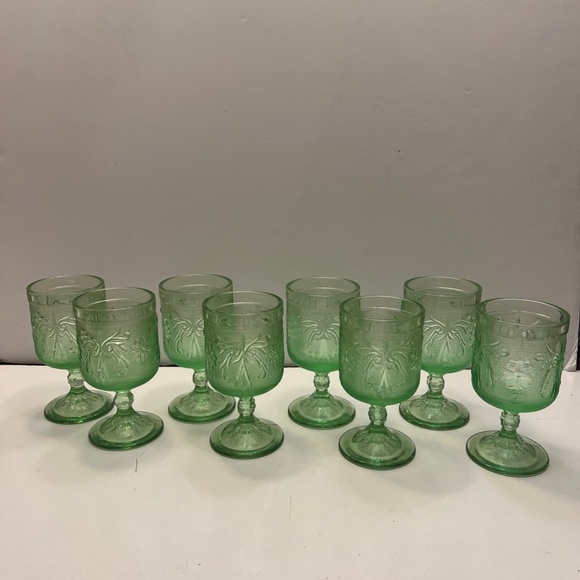 Tiara Indiana Glass Chantilly Green Sandwich Stemmed 8 Wine Goblets 7oz